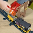 Kép 3/3 - Fisher-Price: Thomas és barátai Diesel Lift & Load építkezési vasúti pályaszett motorizált vonattal - Mattel