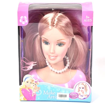 Fésülhető babafej barna hajjal gyöngy nyaklánccal