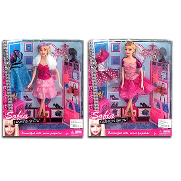 Sofia Fashion Show baba pink ruhában bőrönddel 2 változatban