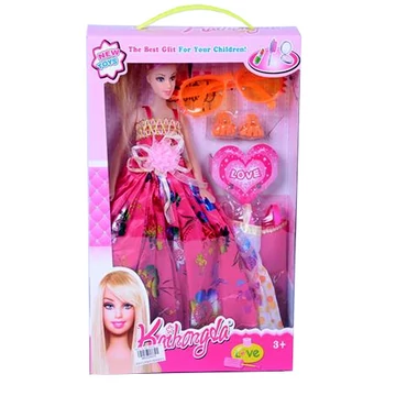 Divatbaba kiegészítőkkel