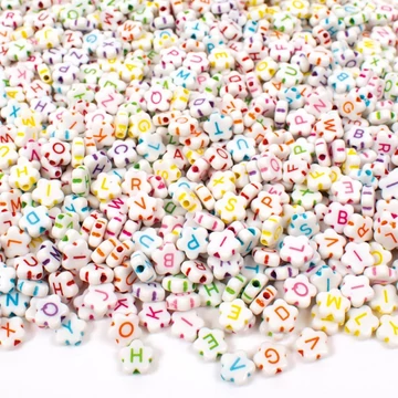 PlayBox: Fehér virág formájú betűs gyöngy szett 920db-os