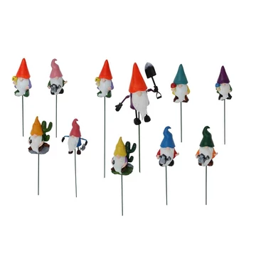 Földbe szúrható kerti manós dekoráció többféle változatban 