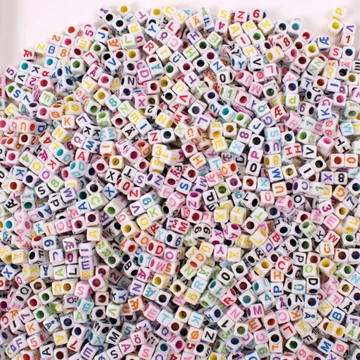 PlayBox: Betűs, számos színes fűzhető gyöngyök 1500db-os 6mm