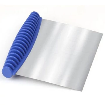 Tésztavágó műanyag fogóval 10,5x13cm IT995