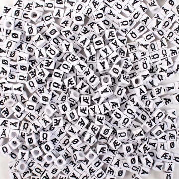 PlayBox: Speciális karakterek műanyag fűzhető gyöngyök 300db-os