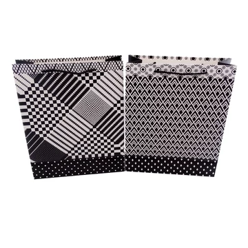 Kockás ajándéktasak többféle változatban 26x32x10cm 72174