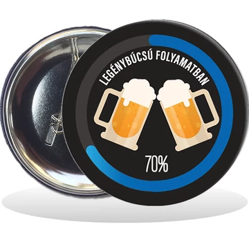 Legénybúcsú folyamatban kitűző 