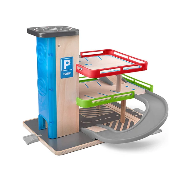 Fa parkolóház lifttel