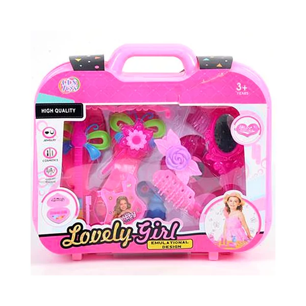 Lovely Girl szépségszett cipővel bőröndben