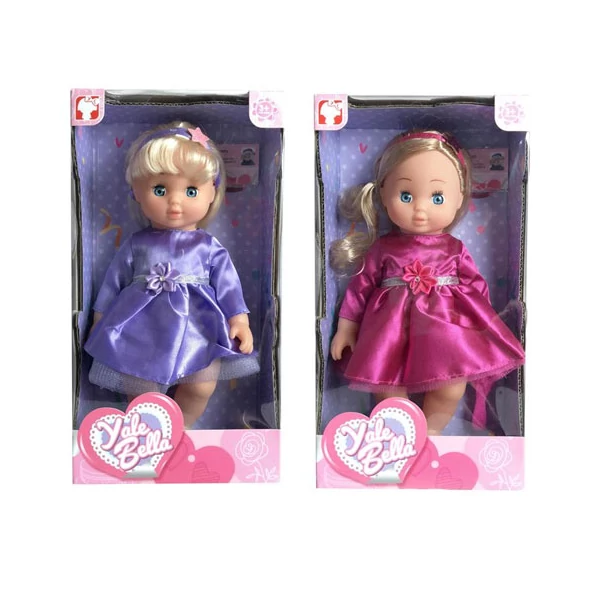 Szőke hajú baba ruhában kétféle változatban