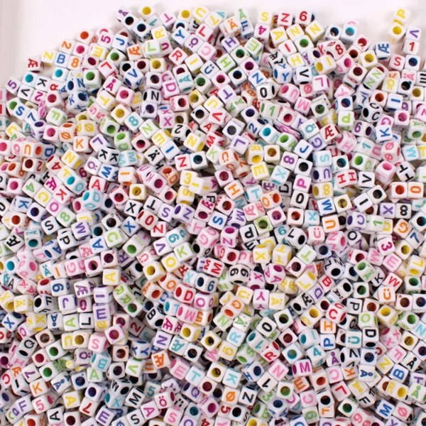 PlayBox: Betűs, számos színes fűzhető gyöngyök 1500db-os 6mm