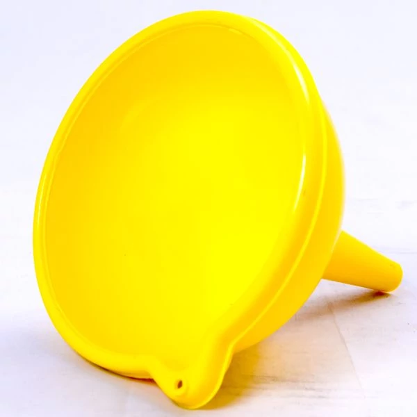 Műanyag tölcsér 12cm