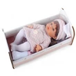 Kép 2/2 - Pisilő baba kockás ruhában hanggal és kisággyal 30cm