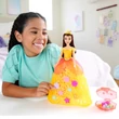 Kép 2/5 - Disney Hercegnők: Virág varázslat Belle baba kiegészítőkkel - Mattel