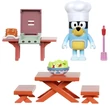 Kép 2/2 - Bluey: Kerti BBQ party játékfigura szett Bandit figurával