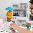 Kép 4/6 - Smoothie készítő turmixgép fa kiegészítőkkel - Melissa & Doug