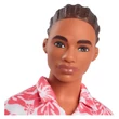 Kép 2/4 - Barbie: Divatdiktátor Ken baba rózsaszín virágos ruhában - Mattel